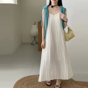 ชุดกระโปรงมินิมอล สายเดี่ยว ดีไซน์น่ารัก