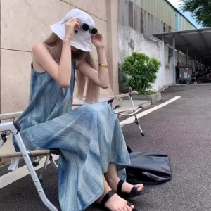 ชุดเดรสสายเอี๊ยมขี้เล่นสำหรับผู้หญิง