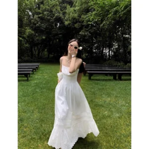 Tayla Dress เดรสยาวแต่งลายฉลุ มีซับใน