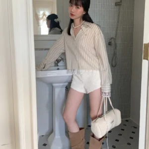 oversized shirt เสื้อเชิ้ตประดับเชิงลูกไม้